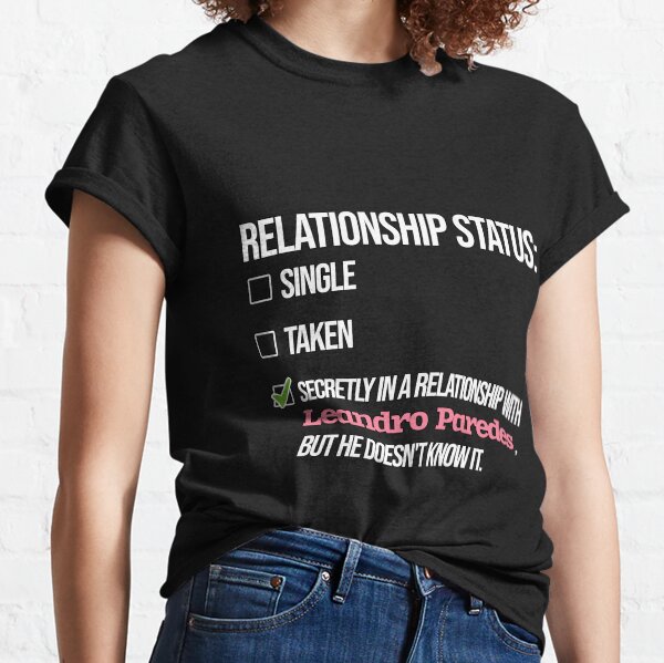 Vista previa del artículo con la obra «Leandro Paredes - Relación», diseñado y vendido por 2Girls1Shirt.