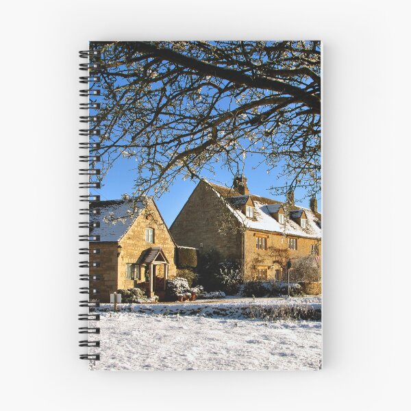 Artikelvorschau, Lower Slaughter Cotswolds Gloucestershire England entworfen und verkauft von AndyEvansPhotos.