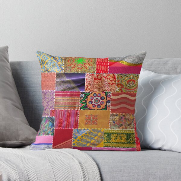 Aperçu de l'œuvre Art Boho | Couette patchwork Sari créée et vendue par Old Urban Farmhouse Design Studio.