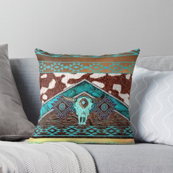 Aperçu de l'œuvre Turquoise, cuir de vachette, cuir repoussé avec tête de mort de vache - style sud-ouest créée et vendue par handsoftime2020.