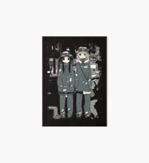 Lámina de exposición Girls 'Last Tour / Shōjo Shūmatsu Ryokō: Chicas enmarcadas en negro