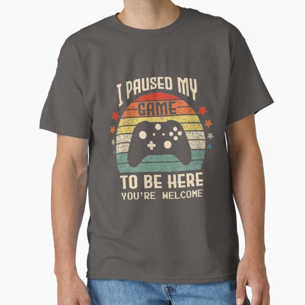 Artikel-Vorschau von Ich habe mein Spiel angehalten, um hier zu sein Gamer Gaming Retro Vintage Geschenk, designt und verkauft von sernasreymanu.
