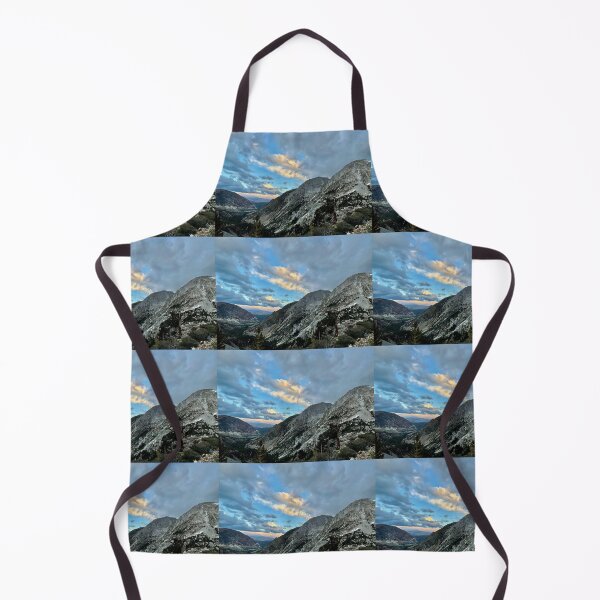 Artikelvorschau, Berge des Yosemite-Nationalparks entworfen und verkauft von Swaggy Designs.