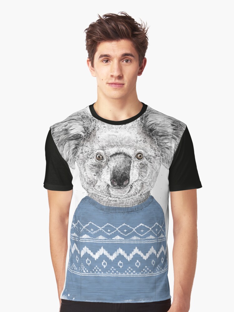 Aperçu 1 sur 5. T-shirt graphique avec l'œuvre Koala d'hiver créée et vendue par soltib.