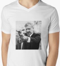 Ian Smith mit einer Pistole T-Shirt mit V-Ausschnitt für Männer