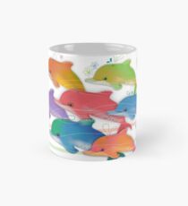 Ein Regenbogen der Delphine Tasse (Standard)