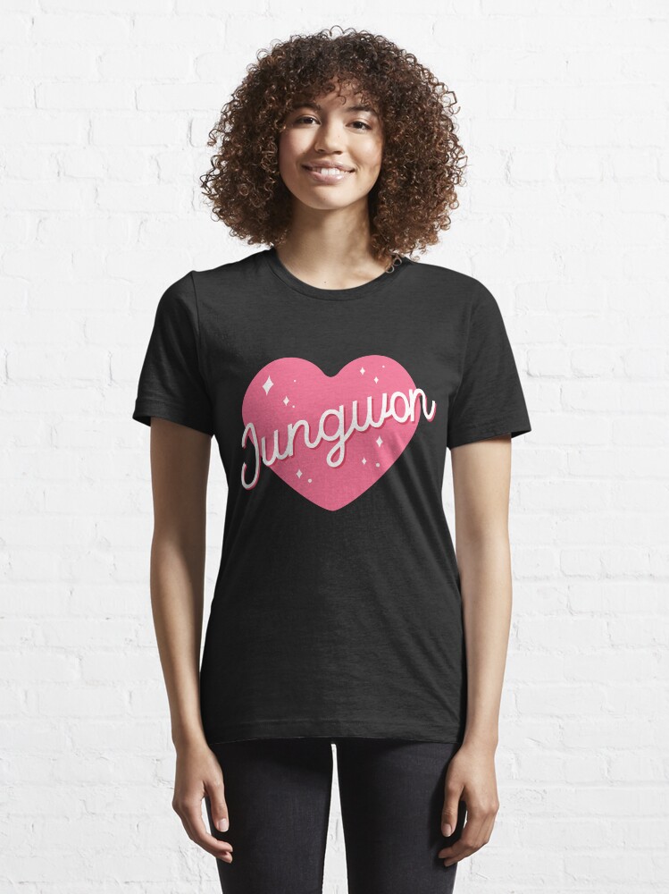 "Enhypen Jungwon name text sparkling heart engene | Morcaworks" T-shirt