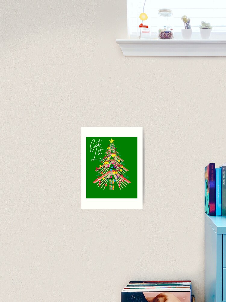 Thumbnail 2 von 3, Kunstdruck, Get Lit Book Christmas Tree Bookworm Love To Read Reading Gear designt und verkauft von DynamicDesign.