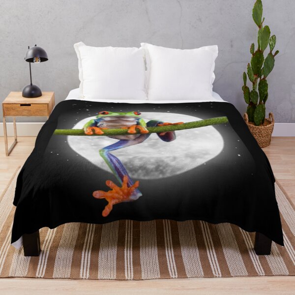 Aperçu de l'œuvre Colorful frog in the Moonlight Distressed Vintage créée et vendue par NeboulaHamra.