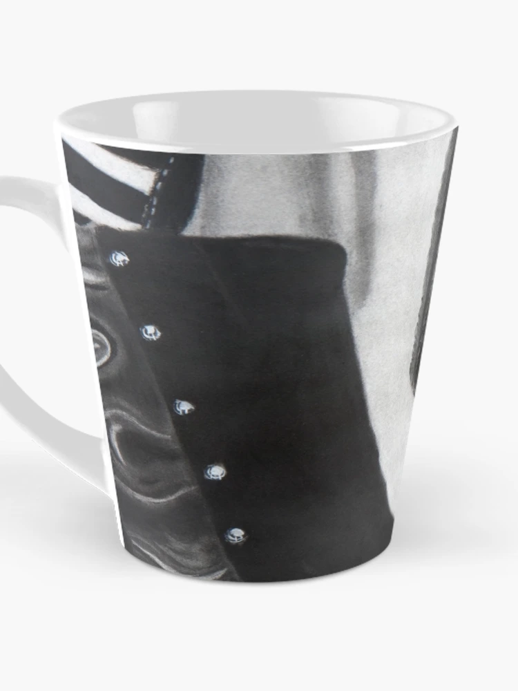Aperçu 3 sur 4. Mug à café avec l'œuvre Off the Rack créée et vendue par The Studio Red.