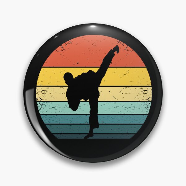 Artikelvorschau, Vintage Karateka Silhouette auf einem Retro Sonnenuntergang entworfen und verkauft von KleverOlivier.