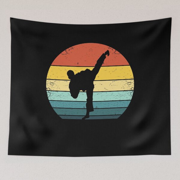 Artikelvorschau, Vintage Karateka Silhouette auf einem Retro Sonnenuntergang entworfen und verkauft von KleverOlivier.