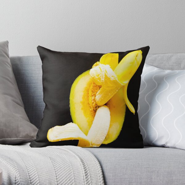 https://ih1.redbubble.net/image.4634127967.9669/throwpillow,small,600x-bg,f8f8f8-c,0,120,600,600.jpg