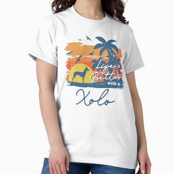 Vista previa del artículo con la obra «Life is Better With Xoloitzcuintli Xolo Beach Sunset Retro Vintage», diseñado y vendido por rafaeltto.