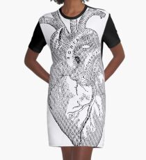 Herz: Antike Anatomieansicht T-Shirt Kleid