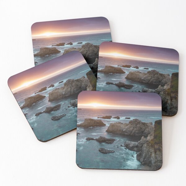 Artikelvorschau, Sonnenuntergang an der zerklüfteten kalifornischen Küste in Big Sur entworfen und verkauft von yhelfman.