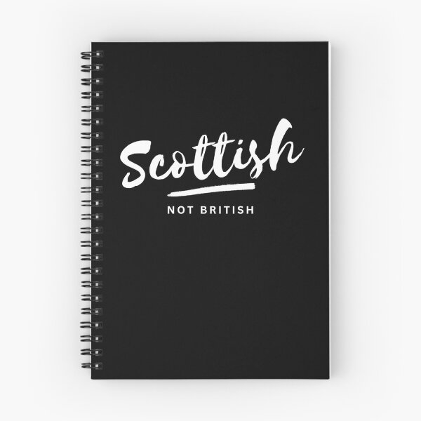 Artikelvorschau, Schottisch, nicht britisch - handschriftliche, dynamische weiße Schrift - Schottland entworfen und verkauft von Indy2tees.