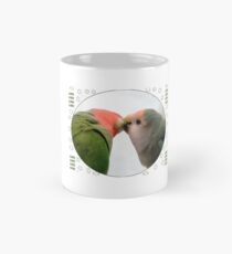 Entzückende Lovebirds mit einer Liebesmitteilung Tasse