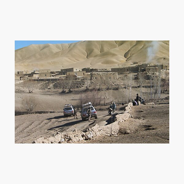 child and soldiers Photographic Print