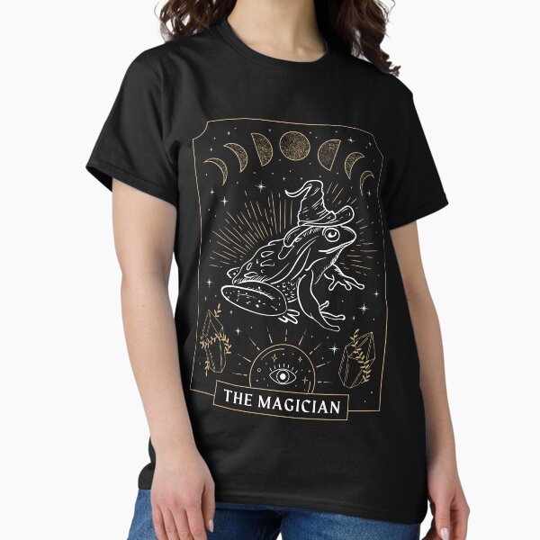 Aperçu de l'œuvre Mystical Frog Wizard : Dark Academia Aesthetic avec Cottagecore Magician Tarot, Gremlincore Grunge et Fairycore Elements, parfait pour Magical Fantasy Goth et Witchy Gothic créée et vendue par MinistryOfFrogs.