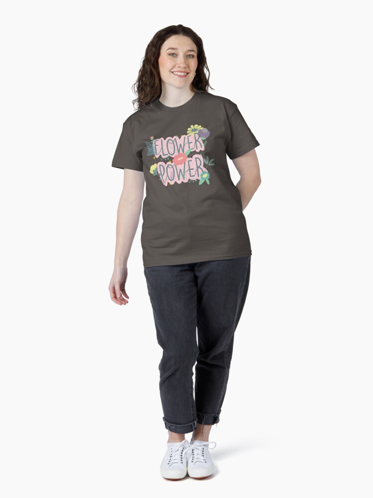 Imagen 4 de 7, Camiseta clásica con la obra Flower Power, diseñada y vendida por AnaidZahori.