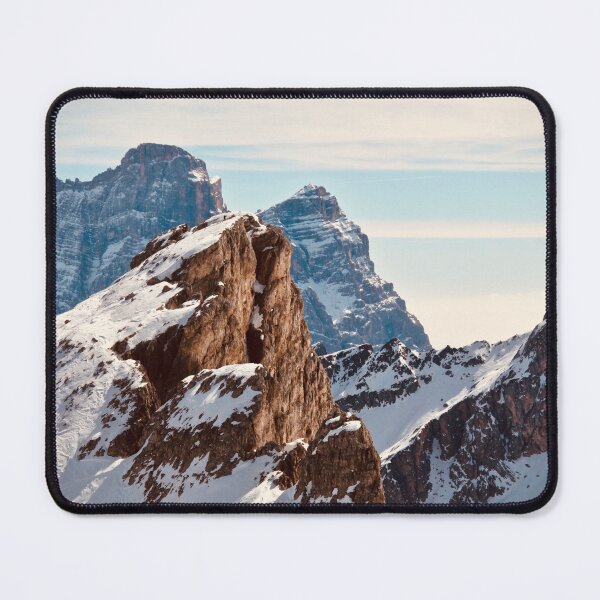 Aperçu de l'œuvre Montagnes avec de la neige créée et vendue par Harshly.