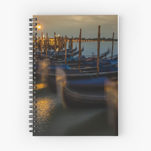 Artikelvorschau, Gondeln auf dem Canal Grande, Venedig, Italien entworfen und verkauft von GoPhotoEscape.