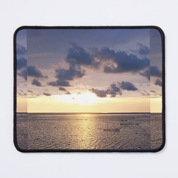 Item preview, Puesta de sol al atardecer designed and sold by FashsioWay.