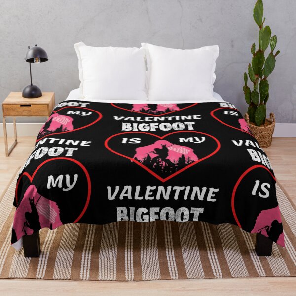 Aperçu de l'œuvre Bigfoot est ma Saint-Valentin Sasquatch drôle Saint Valentin créée et vendue par WoodburyLake.
