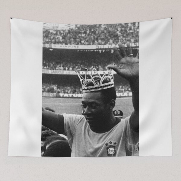 Item preview, Pelé wears the crown designed and sold by Fataly.
