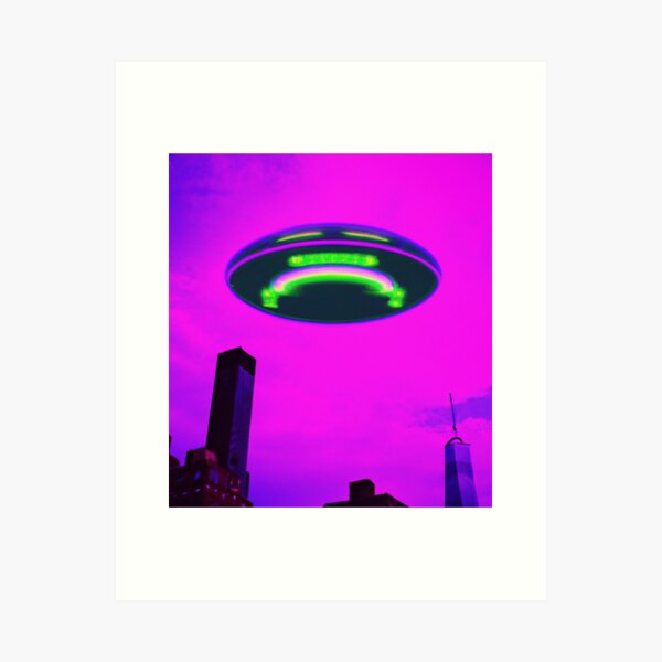 Artikel-Vorschau von UFO über NYC | Retro-Ästhetik, designt und verkauft von spinolator.