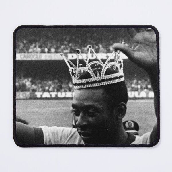 Item preview, Pelé wears the crown designed and sold by Fataly.