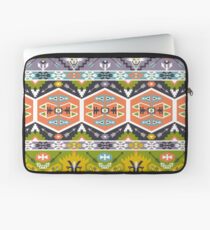 Nahtloses aztekisches Muster mit geometrischen Elementen Laptoptasche