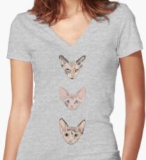 die Sphynxen Tailliertes T-Shirt mit V-Ausschnitt