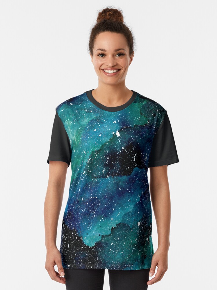 Imagen 2 de 5, Camiseta gráfica con la obra Galaxia esmeralda, diseñada y vendida por KathrinLegg.
