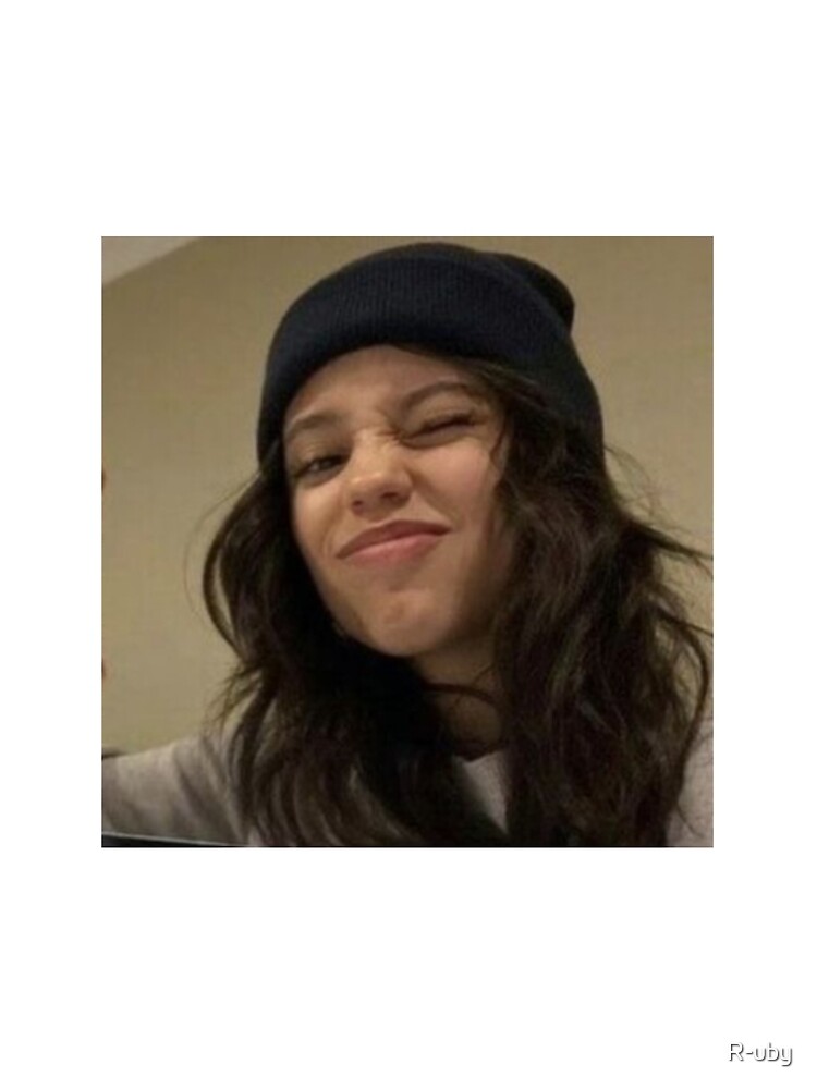 Aperçu 5 sur 5. Robe trapèze avec l'œuvre Jenna Ortega créée et vendue par R-uby.