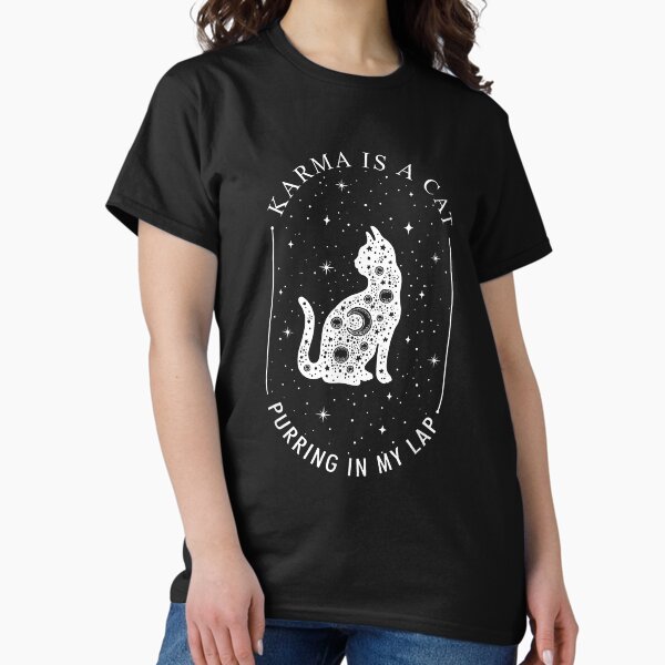 Vista previa del artículo con la obra «el karma es un gato», diseñado y vendido por JonBoyApparel.