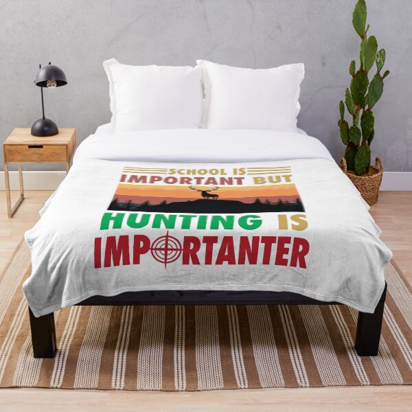 Item preview, La escuela de caza divertida es importante, pero la caza es más importante Vintage designed and sold by Mannoucha ⭐⭐⭐⭐⭐ ( 1,978 reviews ).