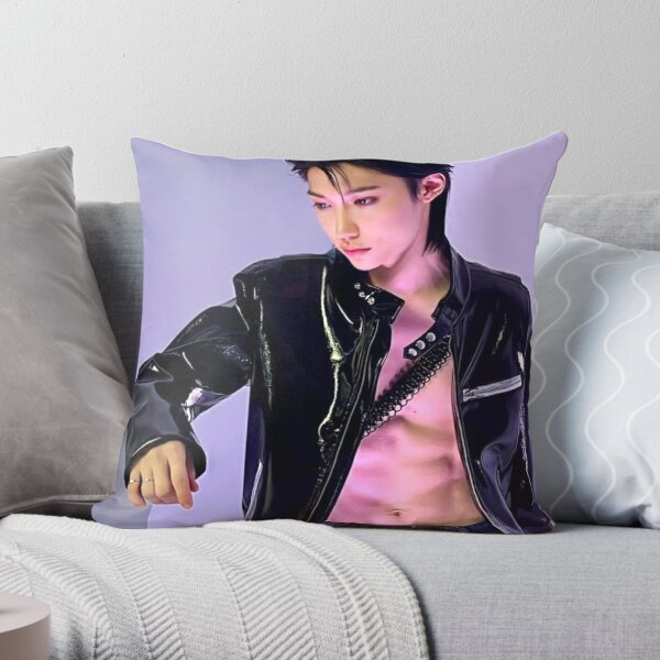 https://ih1.redbubble.net/image.4663376706.9854/throwpillow,medium,600x-bg,f8f8f8-c,0,120,600,600.jpg