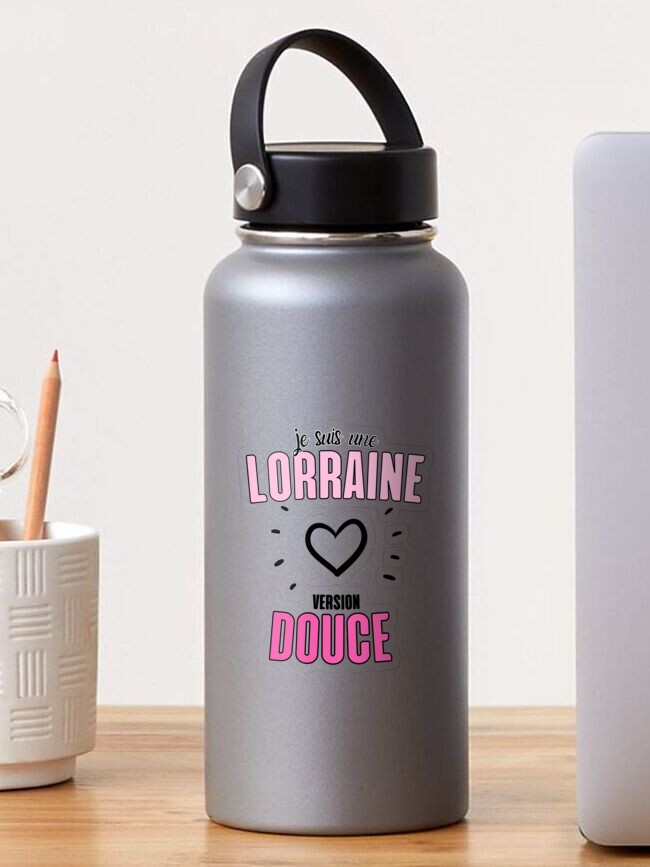 Sticker avec l'œuvre « Cadeau Humour Femme Lorraine douce » de l