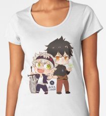 Camiseta premium de cuello ancho Trébol negro Chibi Asta y Yuno