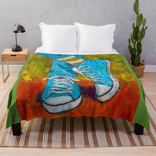 Artikelvorschau, Bunte Socken. Blaue Turnschuhe entworfen und verkauft von HausmannArt.