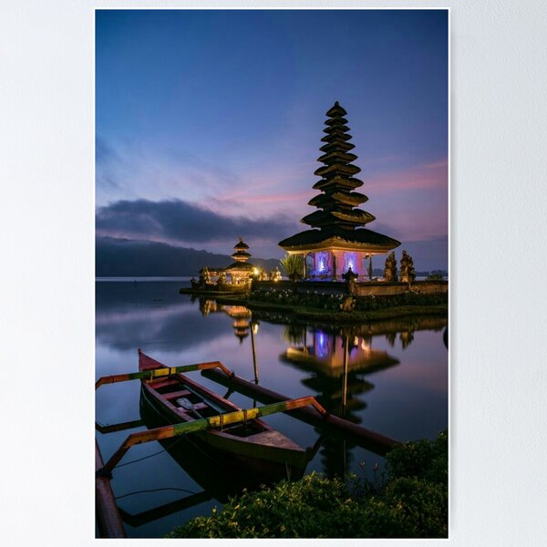 Artikel-Vorschau von Foto des Ulun Danu Tempels Beratan Bedugul bei Nacht - Indonesien Bali, designt und verkauft von vitda lupi.