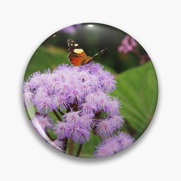 Artikel-Vorschau von lila Blüten und der Schmetterling, designt und verkauft von rogersmith.
