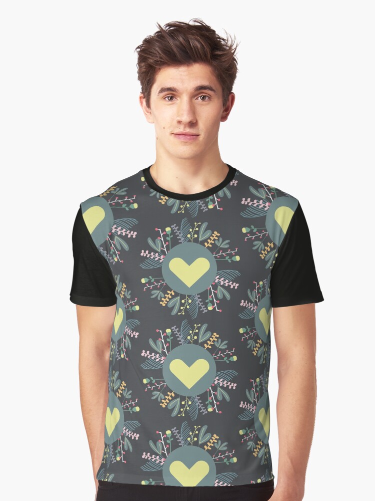 Imagen 1 de 5, Camiseta gráfica con la obra Corazón en explosión floral, diseñada y vendida por AnaidZahori.