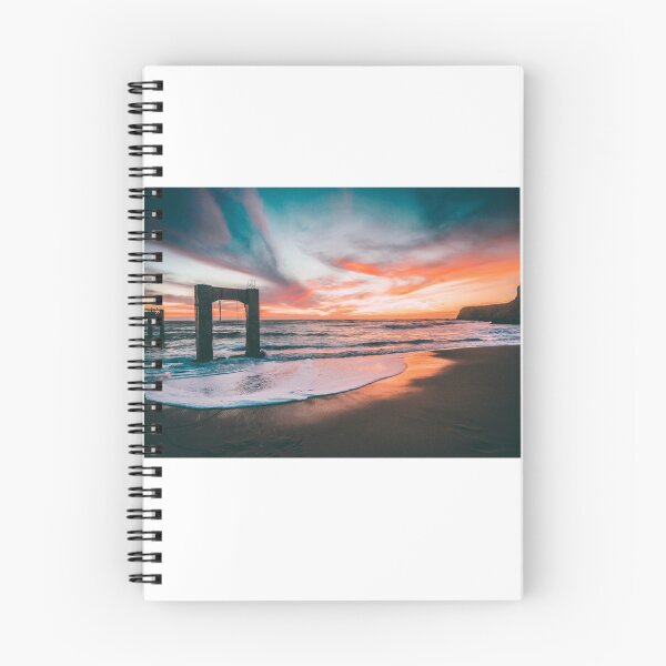 Aperçu de l'œuvre Coucher de soleil sur la plage créée et vendue par HuGoDesignZ.