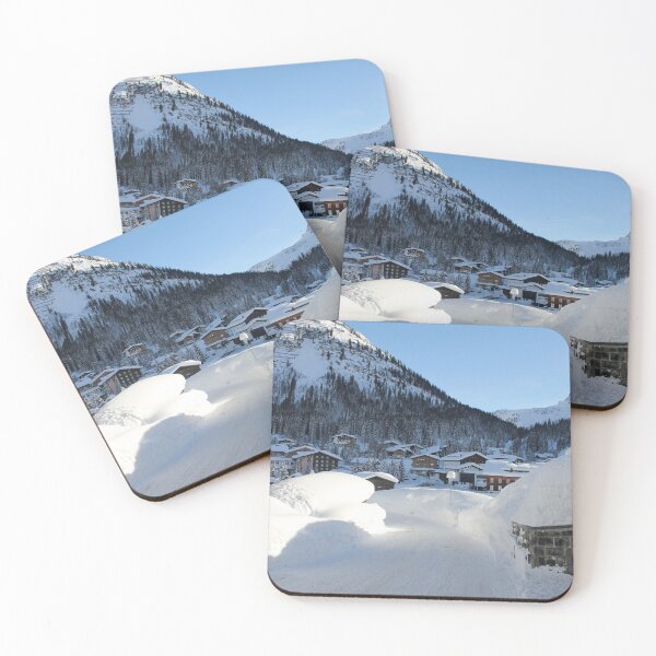 Artikelvorschau, Nice Mountain Valley in the Austrian Alps at Winter entworfen und verkauft von Angela Cini.