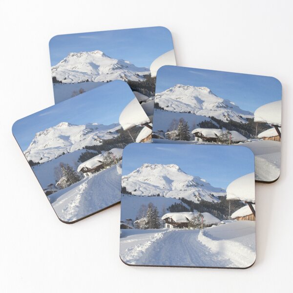 Artikelvorschau, Nice Mountain Landscape in the Austrian Alps at Winter entworfen und verkauft von Angela Cini.