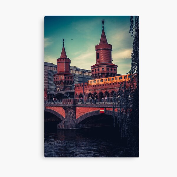Artikel-Vorschau von Subway passing by on the Oberbaum bridge in Berlin, designt und verkauft von 030-capture.