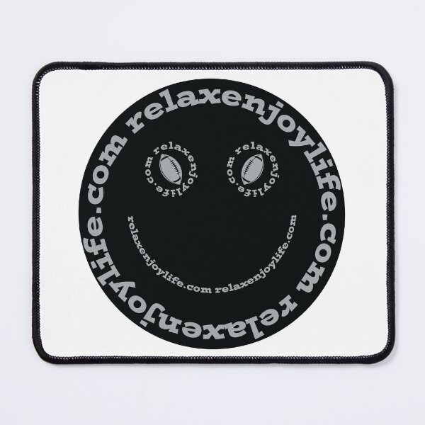 Aperçu de l'œuvre RelaxEnjoyLife.com Sourire Visage Noir avec Texte Argent Football Argent créée et vendue par RelaxEnjoyLife.